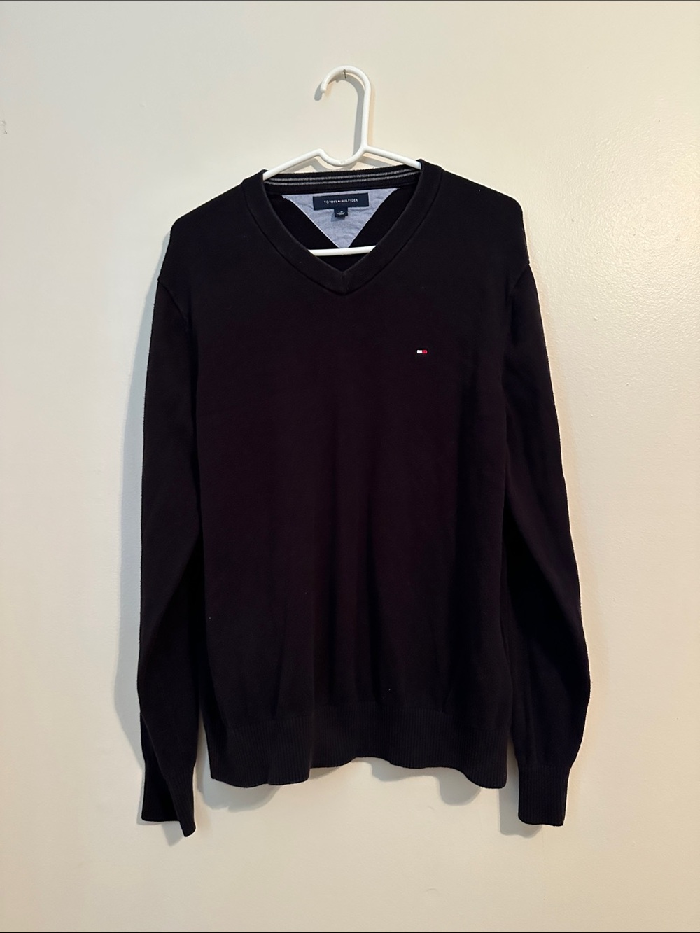 Tommy Hilfiger Men's Black V-Neck Pullover Sweater